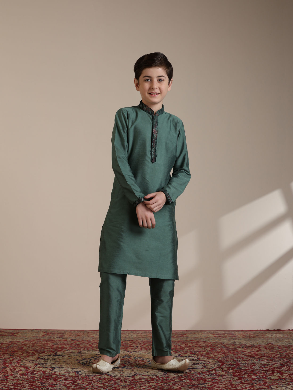 alt message - Manyavar Boys Boys Dark Green Floral Printed Angrakha Style Jacket Set image number 2